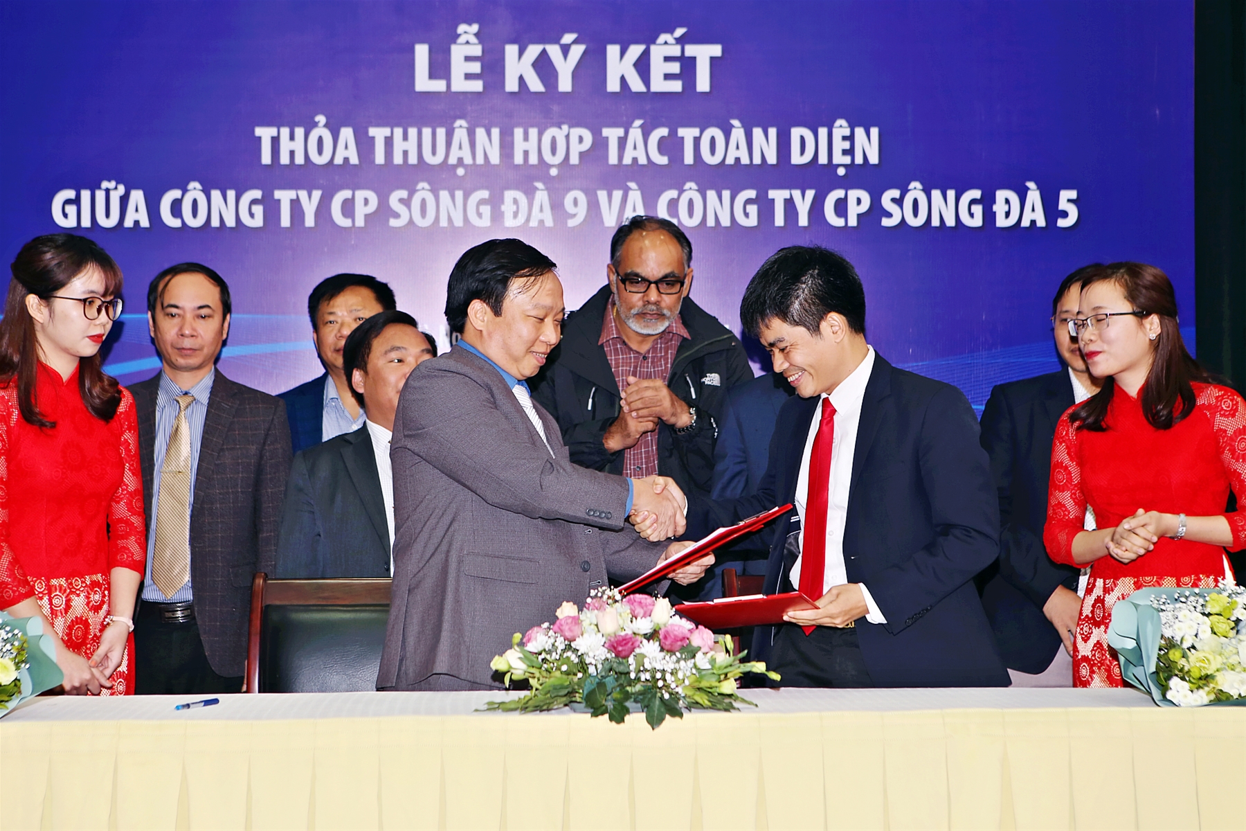 Joint Agreement signing ceremony between Song Da 9 and Song Da 5