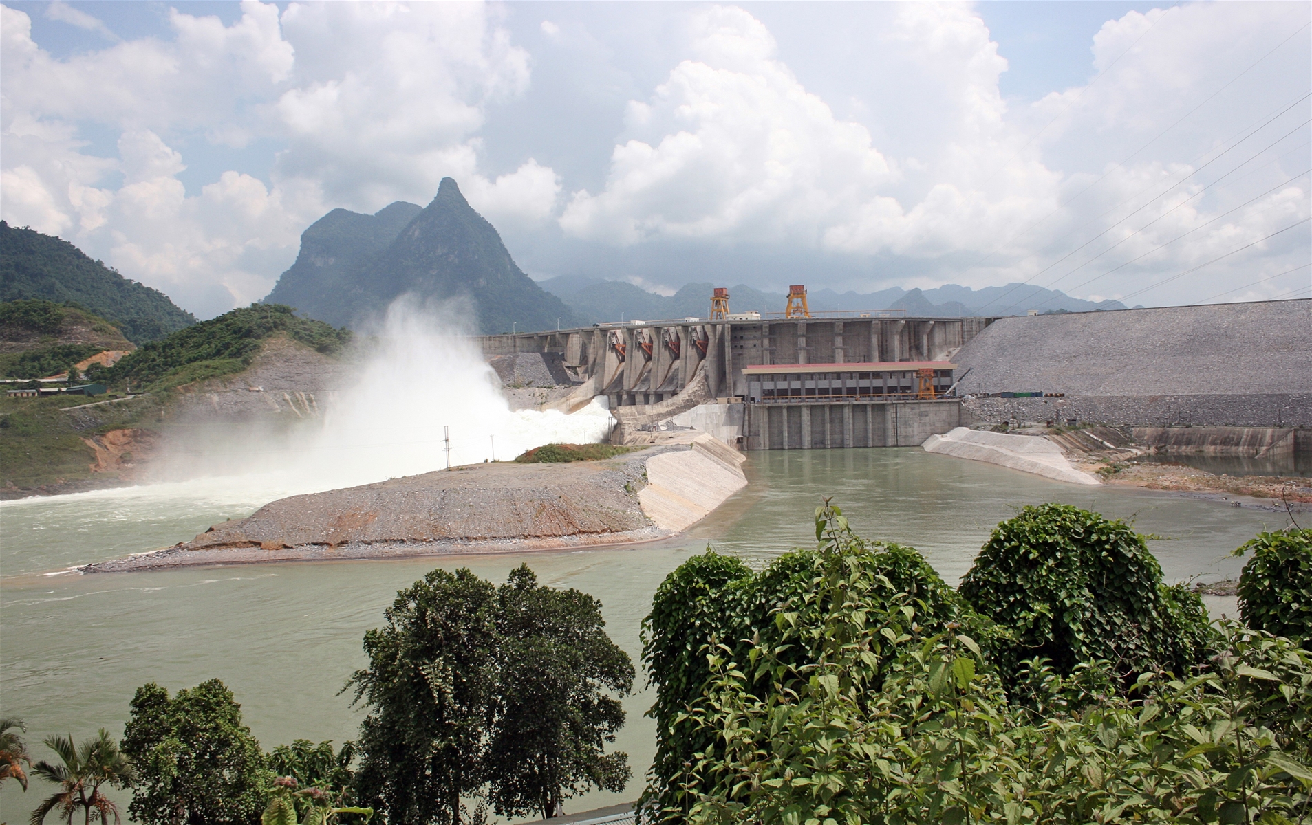 TUYEN QUANG HYDROPOWER PLANT 