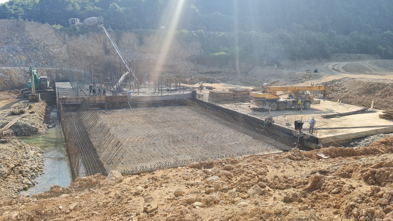 Hạng mục đập dâng nhà máy nước Hòa Liên
