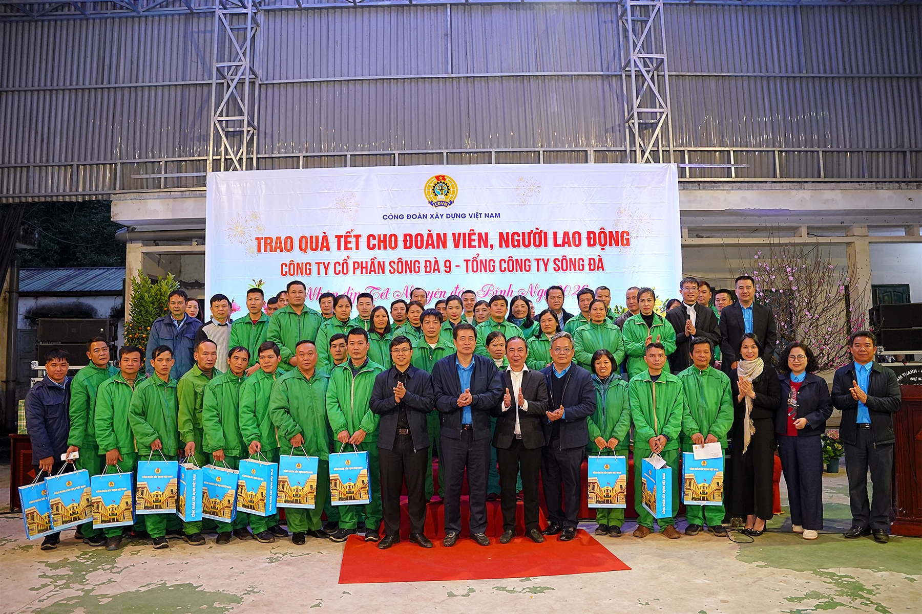 Công đoàn xây dựng Việt Nam và CTCP Sông Đà 9 tổ chức các hoạt động chăm lo Tết cho đoàn viên, Người lao động, nhân dân vùng khó khăn