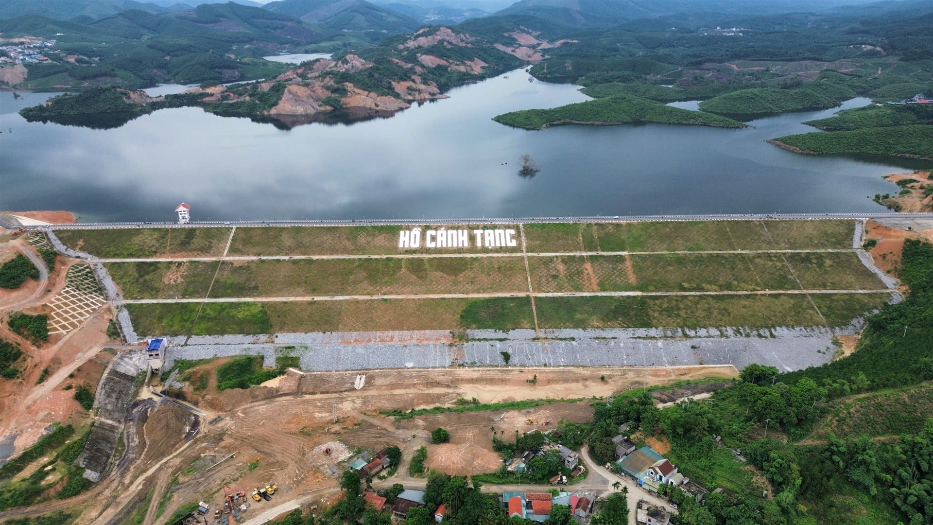 Sông Đà 9 góp phần hoàn thành Cụm công trình đầu mối Hồ chứa nước Cánh Tạng