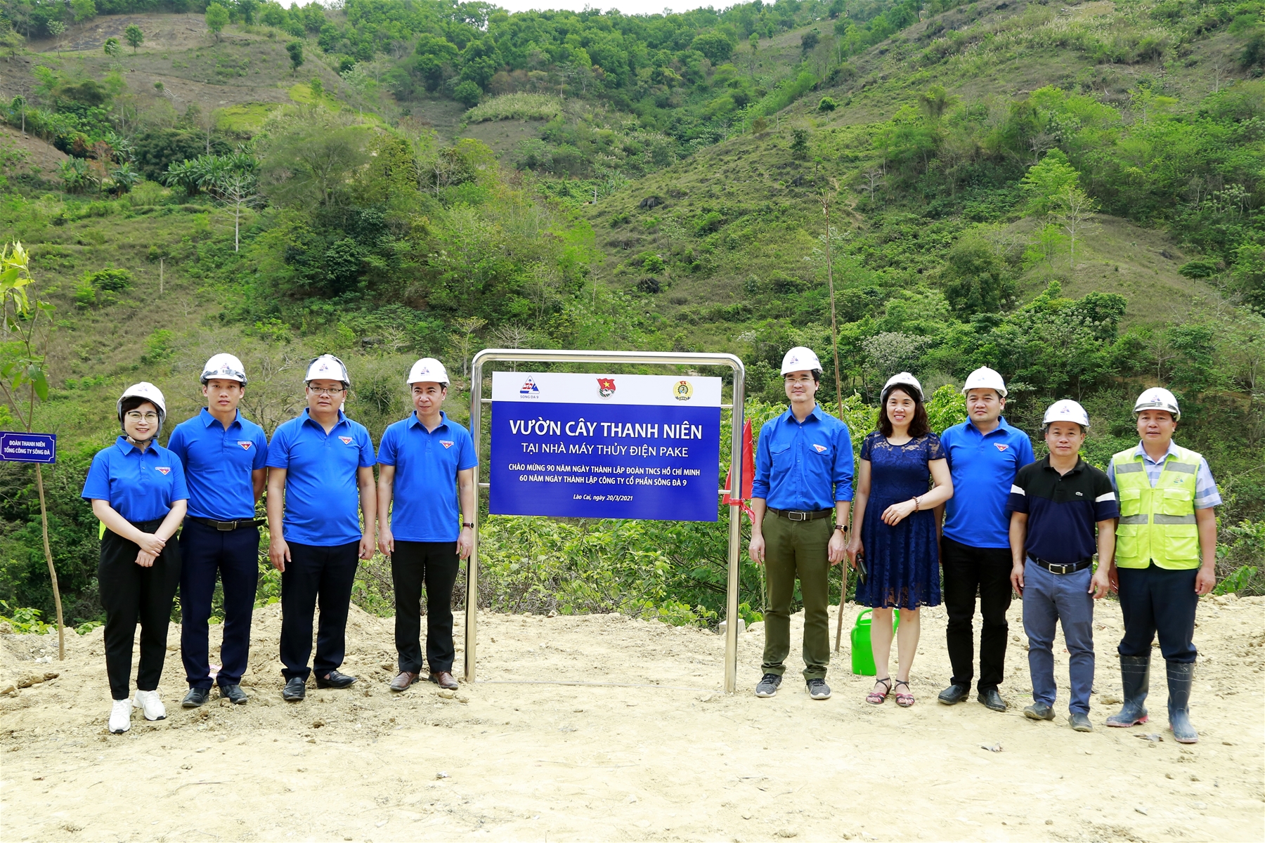 Sông Đà 9 Tổ chức giải bóng đá và gắn biển công trình "Vườn cây Thanh niên" tại Nhà máy thủy điện Pake