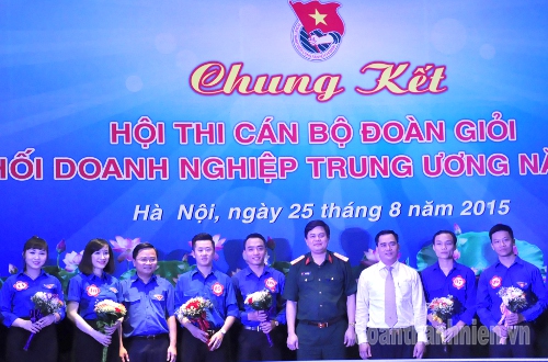 Thí sinh Lê Đăng Quân - Phó Bí thư ĐTN Sông Đà 9 giành giải nhất Hội thi cán bộ Đoàn giỏi Đoàn Khối Doanh nghiệp Trung ương 2015